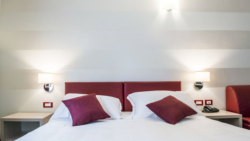 Imagen de la habitación del Hotel Eden Garda. Foto 12