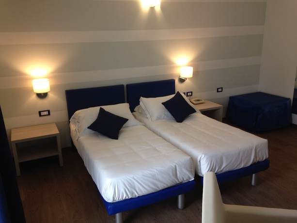 Imagen de la habitación del Hotel Eden Garda. Foto 16