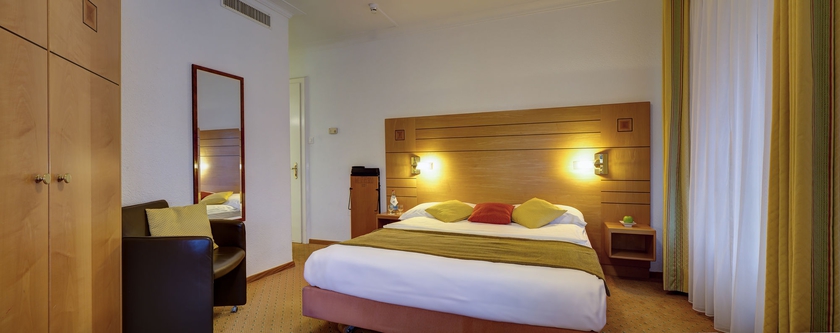 Imagen de la habitación del Hotel Eden Genève. Foto 6