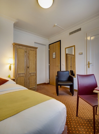 Imagen de la habitación del Hotel Eden Genève. Foto 7