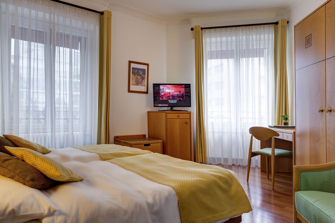 Imagen de la habitación del Hotel Eden Genève. Foto 10