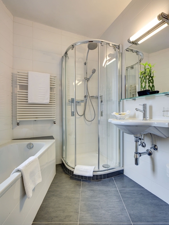 Imagen de la habitación del Hotel Eden Genève. Foto 13