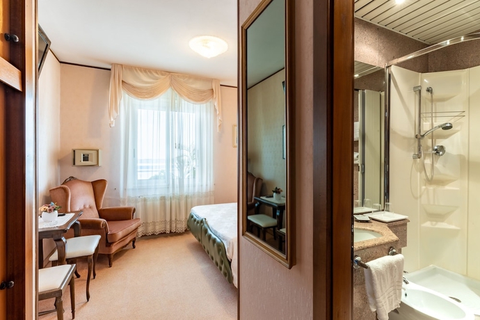 Imagen de la habitación del Hotel Eden, Grado. Foto 10