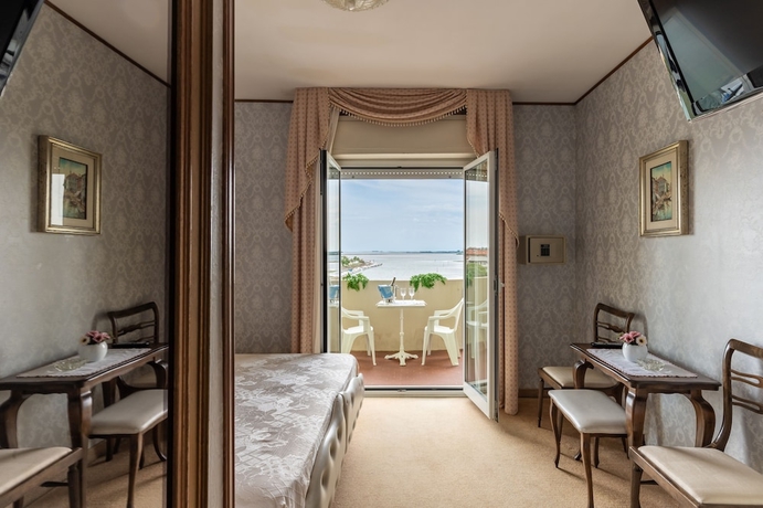 Imagen de la habitación del Hotel Eden, Grado. Foto 11