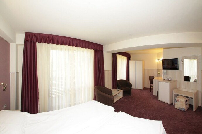 Imagen de la habitación del Hotel Eden Grand Resort. Foto 34