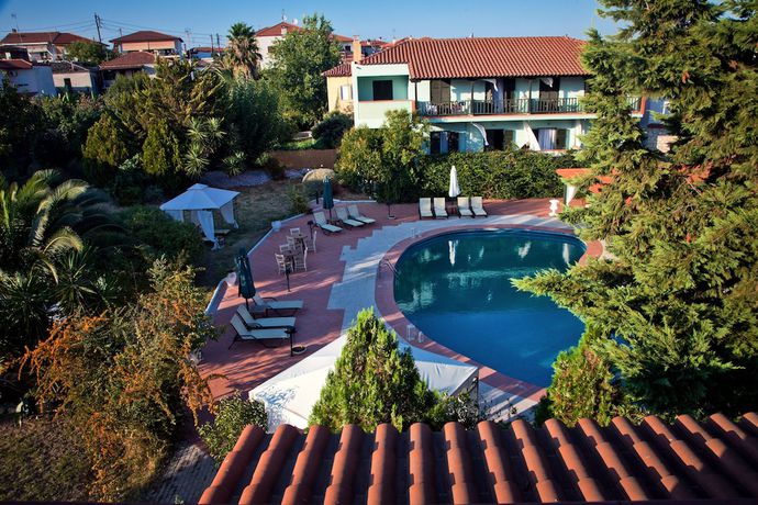 Imagen de la piscina del Hotel Eden, Kasandra. Foto 20