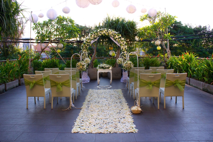 Imagen de los exteriores del Hotel Eden Kuta Bali. Foto 9