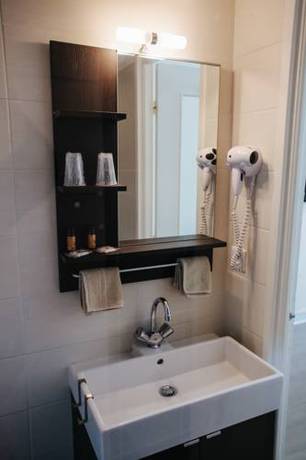 Imagen de la habitación del Hotel Eden - La Baigneuse. Foto 15