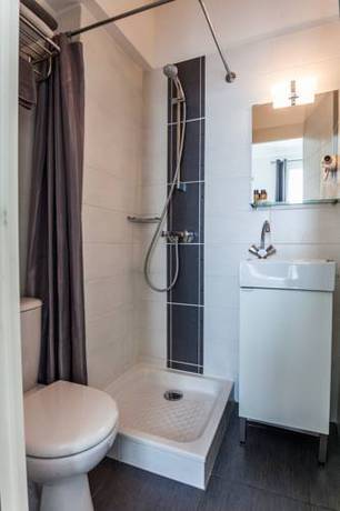 Imagen de la habitación del Hotel Eden - La Baigneuse. Foto 17