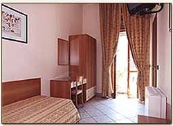 Imagen de la habitación del Hotel Eden, Mil&aacute;n. Foto 3