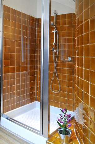 Imagen de la habitación del Hotel Eden Montmartre. Foto 12