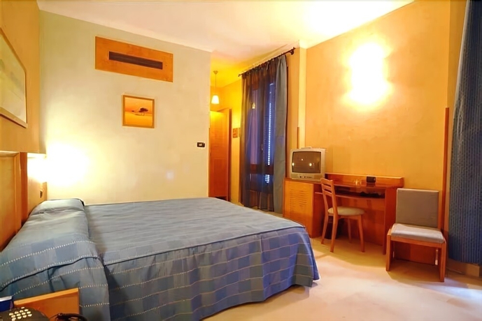 Imagen de la habitación del Hotel Eden, Nápoles. Foto 10