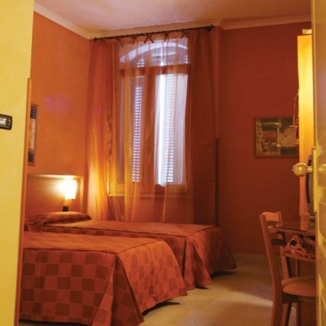 Imagen de la habitación del Hotel Eden, Nápoles. Foto 14