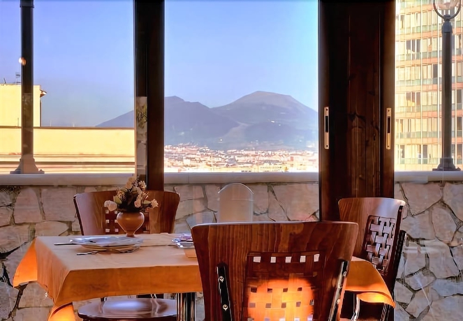 Imagen del bar/restaurante del Hotel Eden, Nápoles. Foto 3