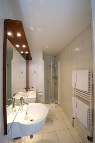 Imagen de la habitación del Hotel Eden Palace Au Lac. Foto 2