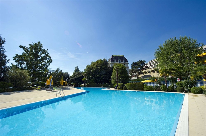 Imagen de la piscina del Hotel Eden Palace Au Lac. Foto 14