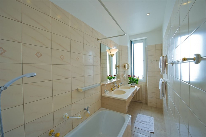 Imagen de la habitación del Hotel Eden Palace Au Lac. Foto 5