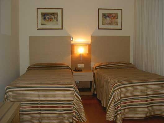 Imagen de la habitación del Hotel Eden Paraiso Neptuno. Foto 5