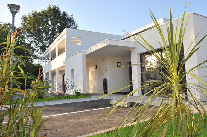 Imagen de los exteriores del Hotel Eden Park, BIZANOS. Foto 5