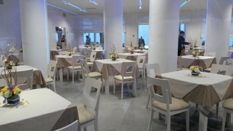 Imagen del bar/restaurante del Hotel Eden Park Cilento. Foto 8