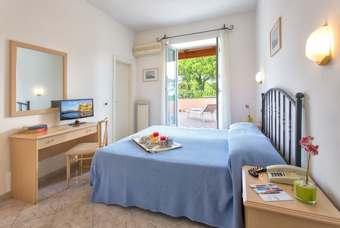 Imagen de la habitación del Hotel Eden Park, Ischia. Foto 2