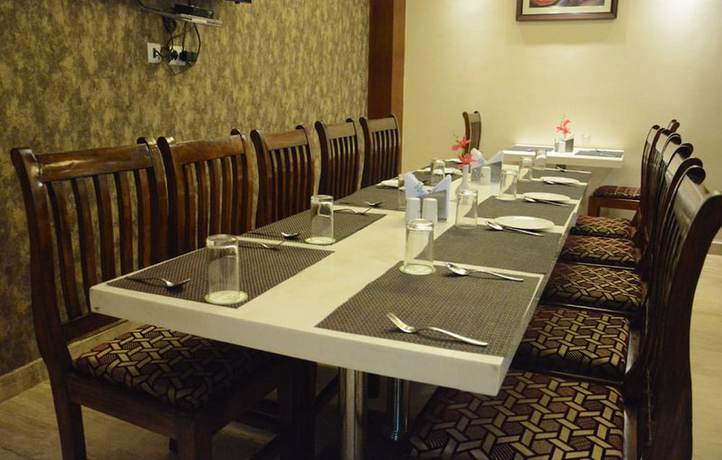 Imagen del bar/restaurante del Hotel Eden Roc, Bhubaneswar. Foto 9