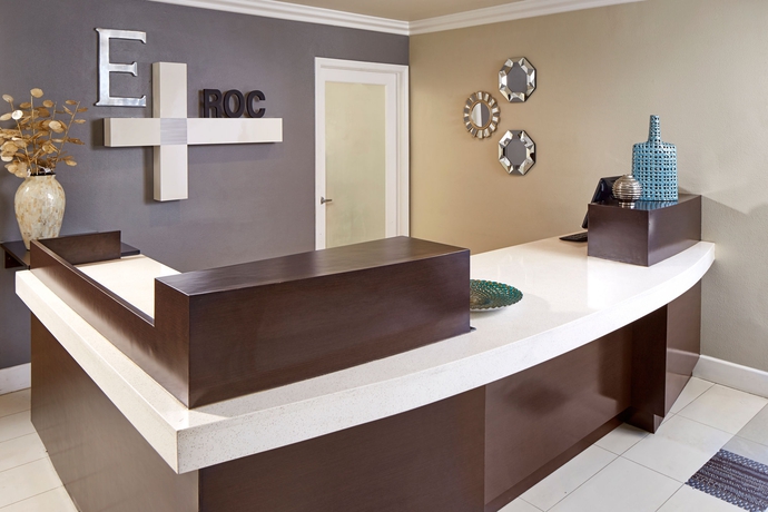 Imagen de los interiores del Hotel Eden Roc Inn and Suites. Foto 10