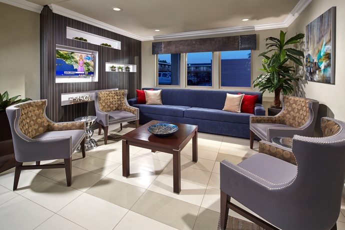 Imagen de los interiores del Hotel Eden Roc Inn and Suites. Foto 12