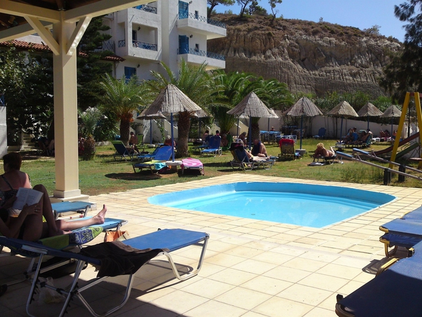 Imagen de la piscina del Hotel Eden Rock, Ierapetra. Foto 16