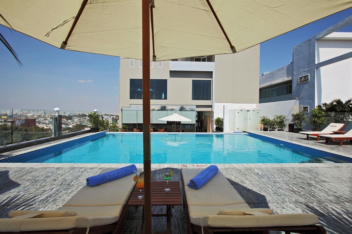 Imagen de la piscina del Hotel Eden Star Saigon. Foto 12