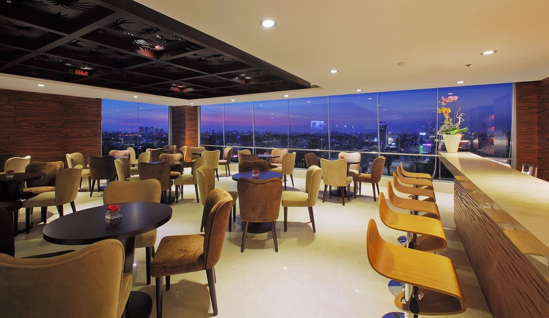 Imagen de la piscina del Hotel Eden Star Saigon. Foto 15