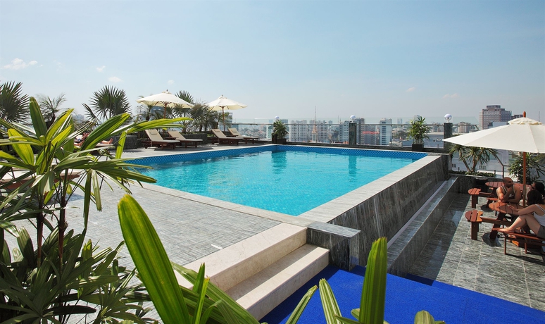 Imagen de la piscina del Hotel Eden Star Saigon. Foto 16