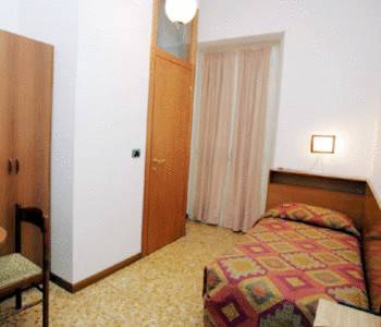 Imagen de la habitación del Hotel Eden, Turín. Foto 10