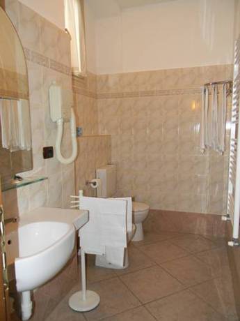 Imagen de la habitación del Hotel Eden, Turín. Foto 11