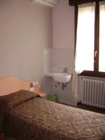 Imagen de la habitación del Hotel Eden, Vignola. Foto 4