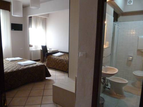 Imagen de la habitación del Hotel Eden, Vignola. Foto 8