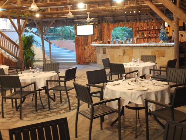 Imagen del bar/restaurante del Hotel Eden Villa. Foto 4