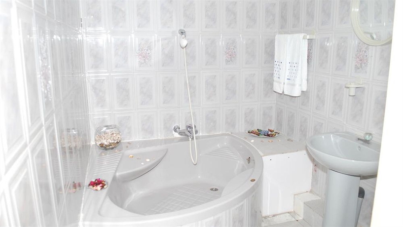 Imagen de la habitación del Hotel Eden Villa. Foto 13