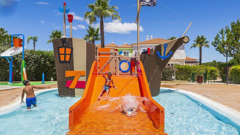 Imagen de la piscina del Hotel Eden Villas & Apartments. Foto 23