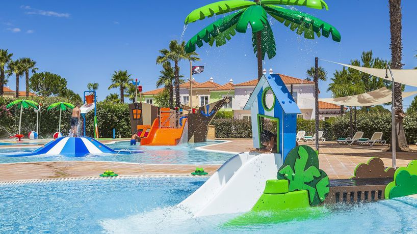 Imagen de la piscina del Hotel Eden Villas & Apartments. Foto 24