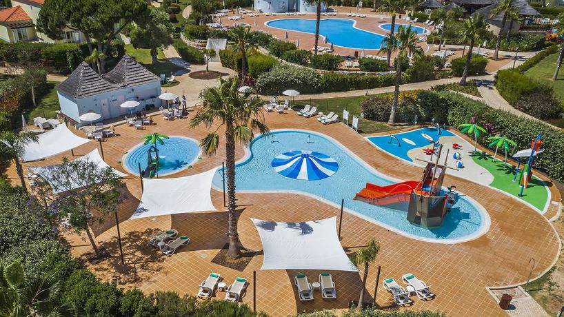 Imagen de la piscina del Hotel Eden Villas & Apartments. Foto 26