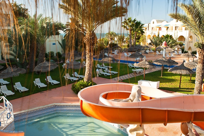 Imagen de la piscina del Hotel Eden Yasmine and Spa. Foto 15