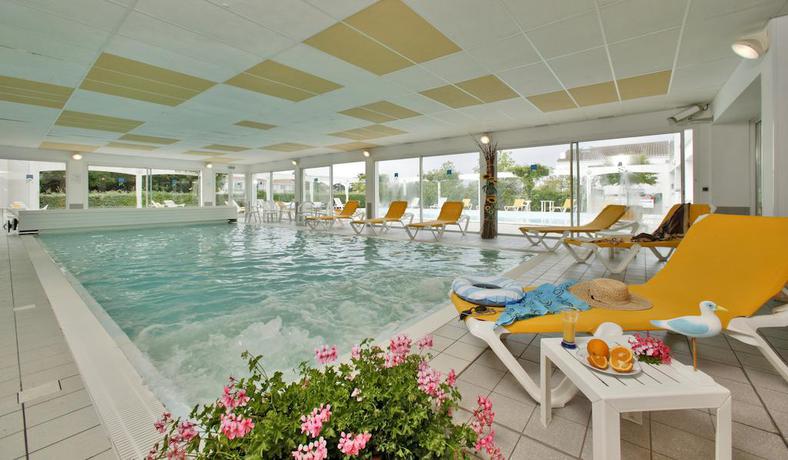 Imagen de la piscina del Hotel Edena. Foto 7