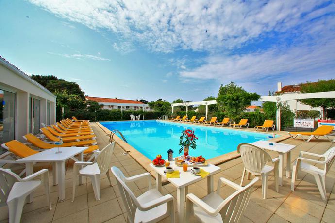 Imagen de la piscina del Hotel Edena. Foto 8