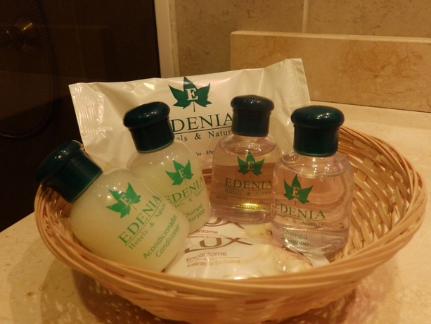 Imagen de la habitación del Hotel Edenia Punta Soberana. Foto 3