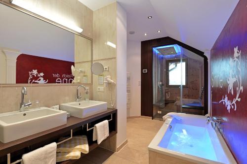 Imagen de la habitación del Hotel Eder, Ramsau im Zillertal. Foto 6