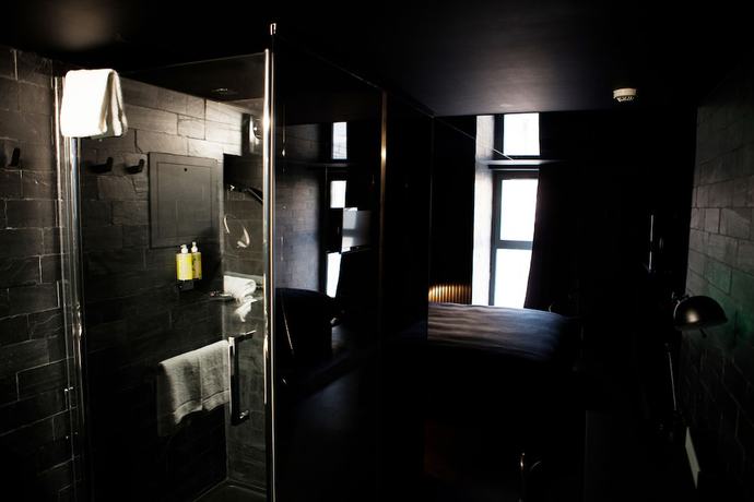 Imagen de la habitación del Hotel Edgar and Achille. Foto 19