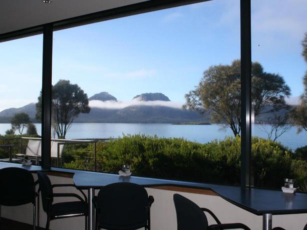 Imagen del bar/restaurante del Hotel Edge Of The Bay Resort. Foto 7