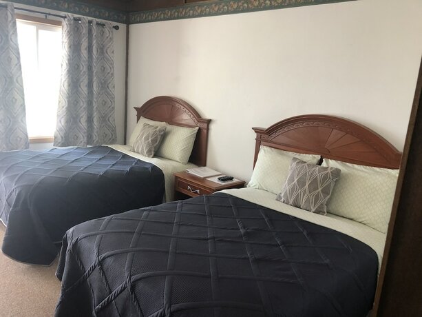 Imagen general del Hotel Edge Of The Woods Motel. Foto 3