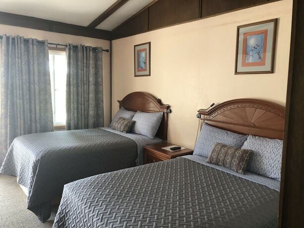 Imagen general del Hotel Edge Of The Woods Motel. Foto 6